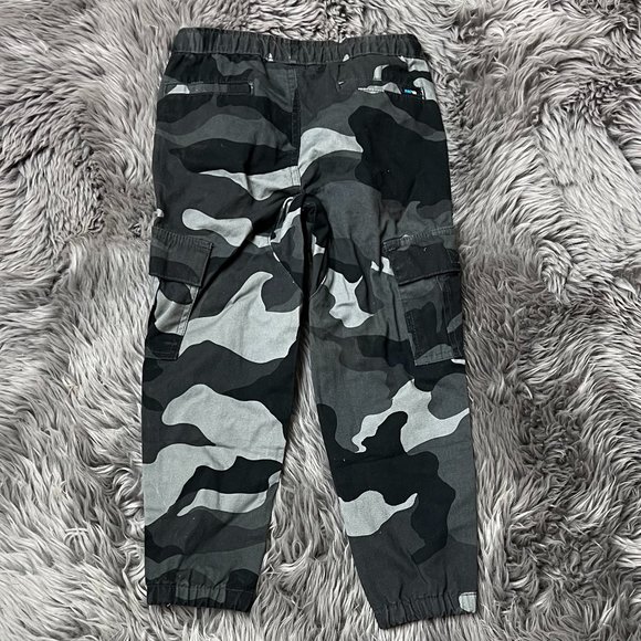 Amplify | Boy's Cargo Pants | Black & Grey Camouflage | Size M - Picture 2 of 2